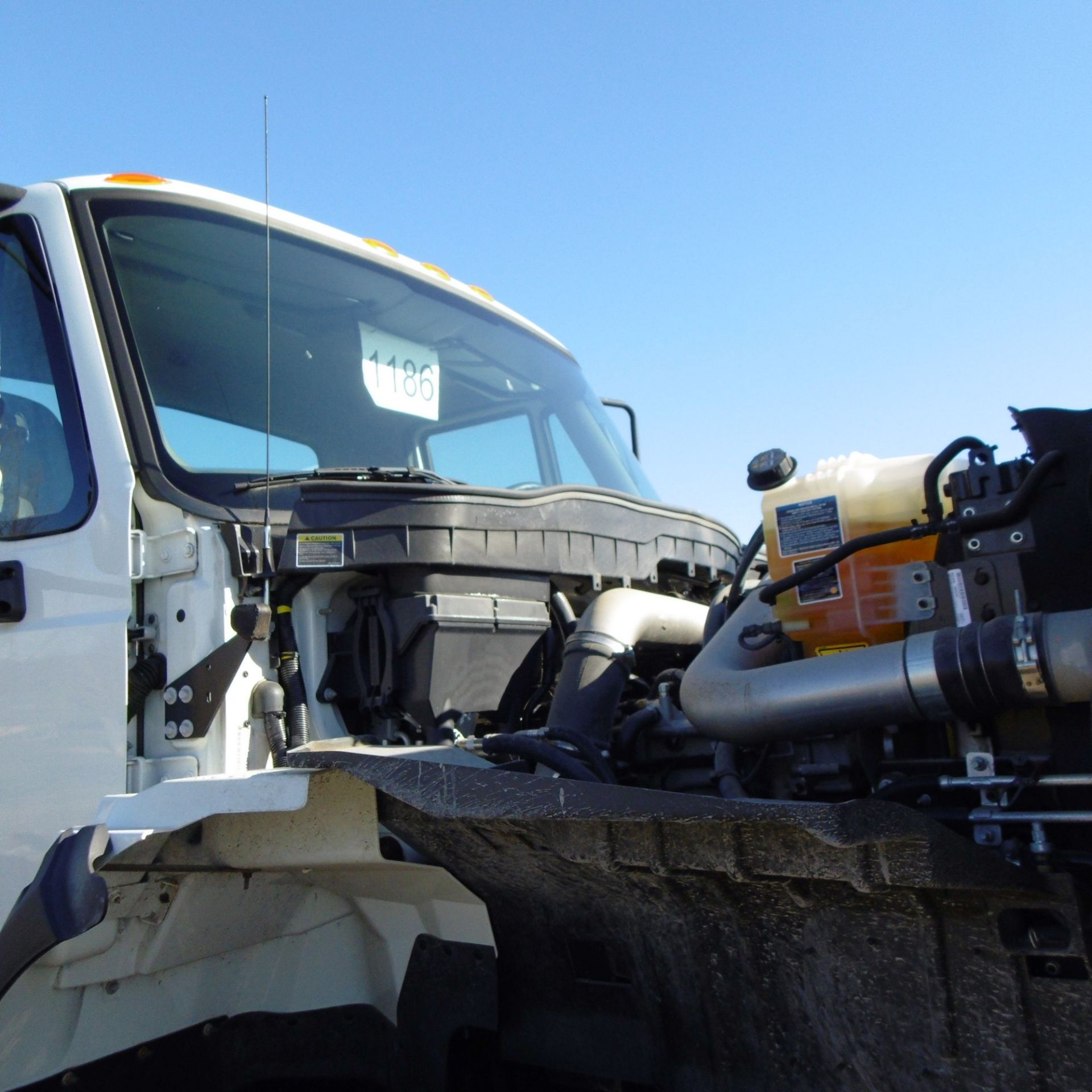 INTERNATIONAL (2014) 7600 SBA 6X4 2010 TANDEM AXLE TRUCK WITH NAVISTAR N13 430HP DIESEL ENGINE, - Image 4 of 11