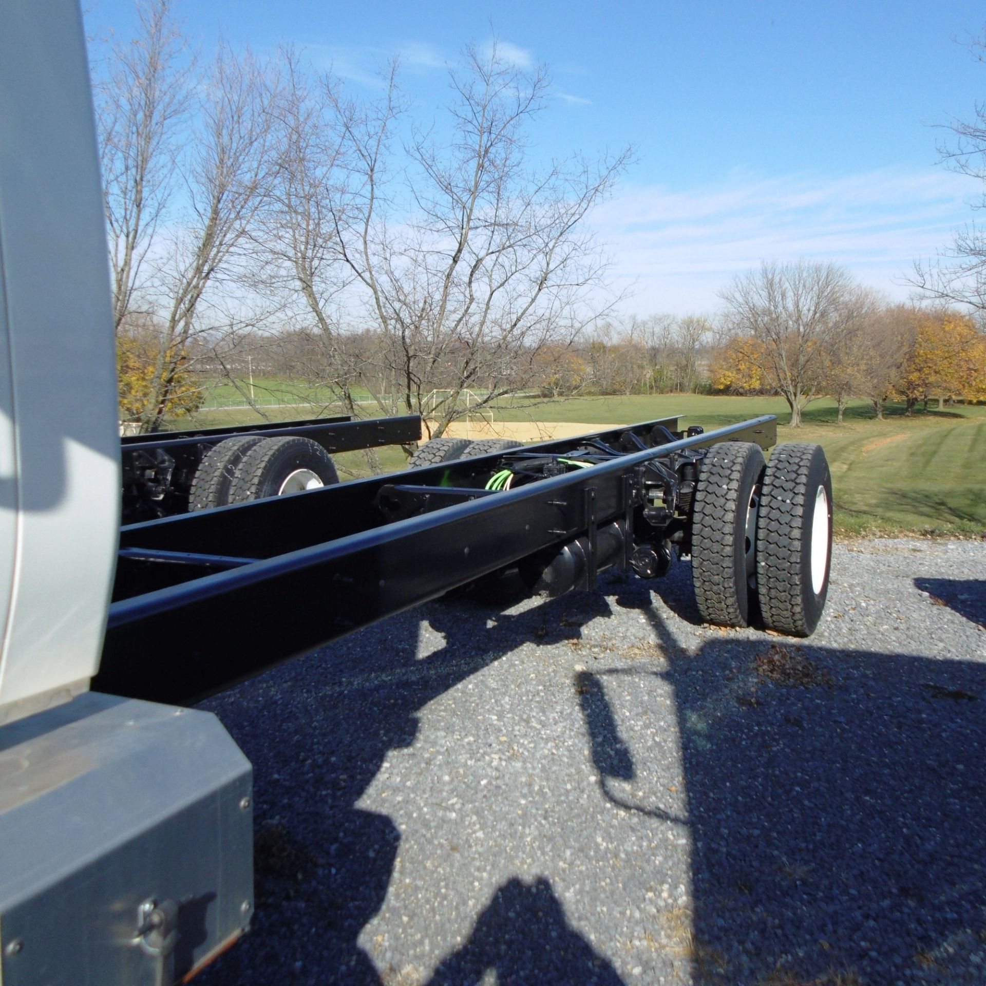 INTERNATIONAL (2015) 4300 SBA 4X2 SINGLE AXLE TRUCK WITH CUMMINS ISB 240 240HP DIESEL ENGINE, - Image 3 of 10