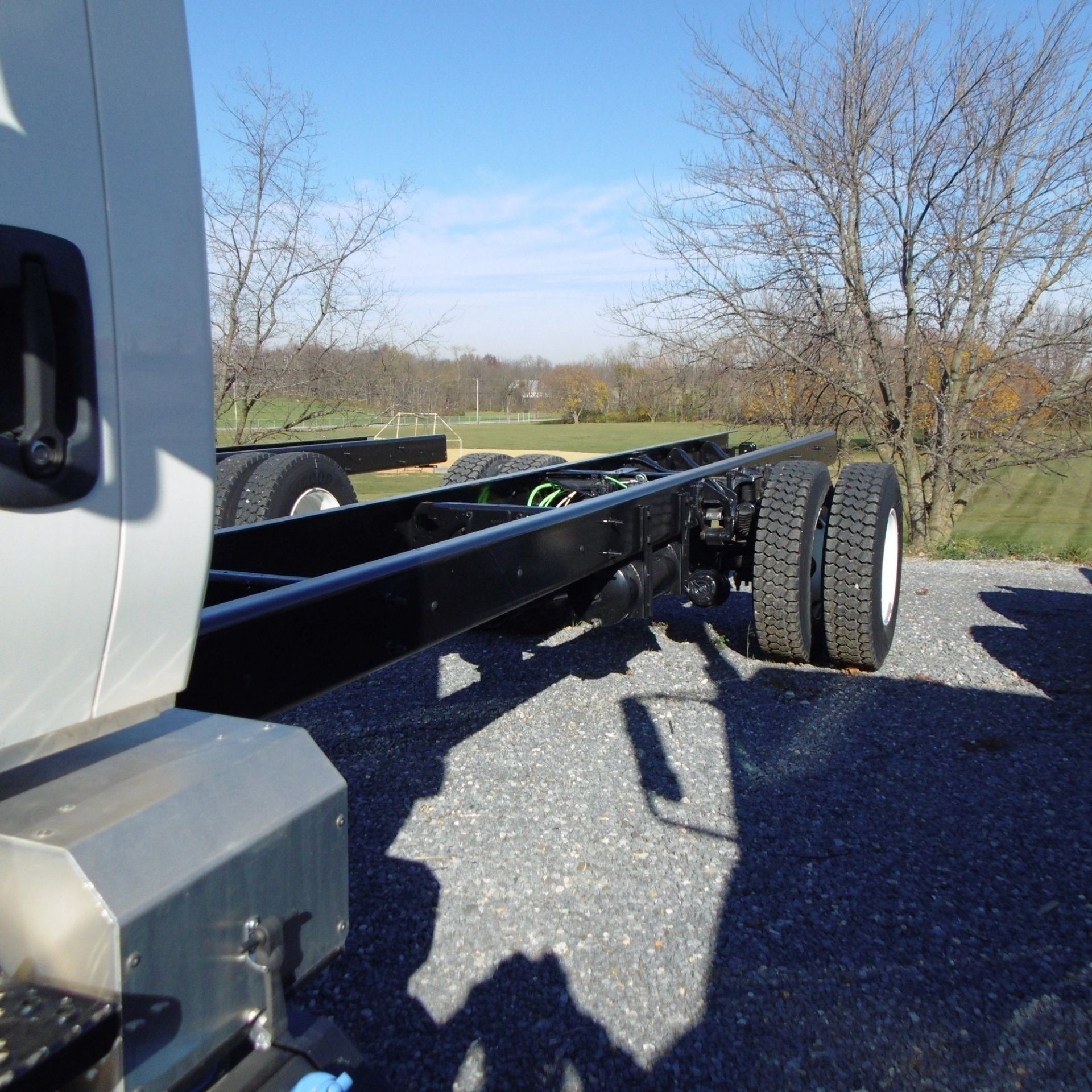 INTERNATIONAL (2015) 4300 SBA 4X2 SINGLE AXLE TRUCK WITH CUMMINS ISB 240 240HP DIESEL ENGINE, - Image 4 of 10