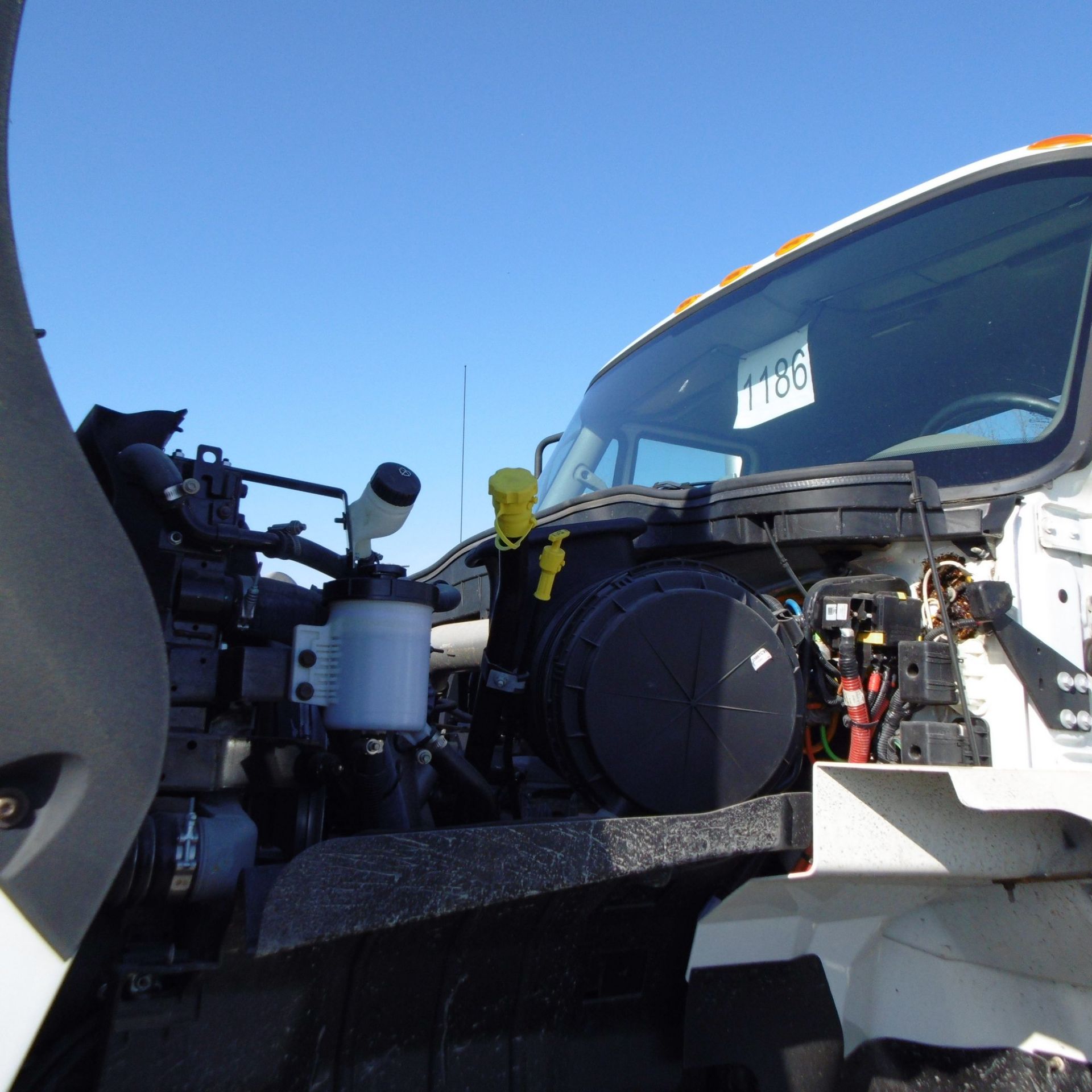 INTERNATIONAL (2014) 7600 SBA 6X4 2010 TANDEM AXLE TRUCK WITH NAVISTAR N13 430HP DIESEL ENGINE, - Image 3 of 11