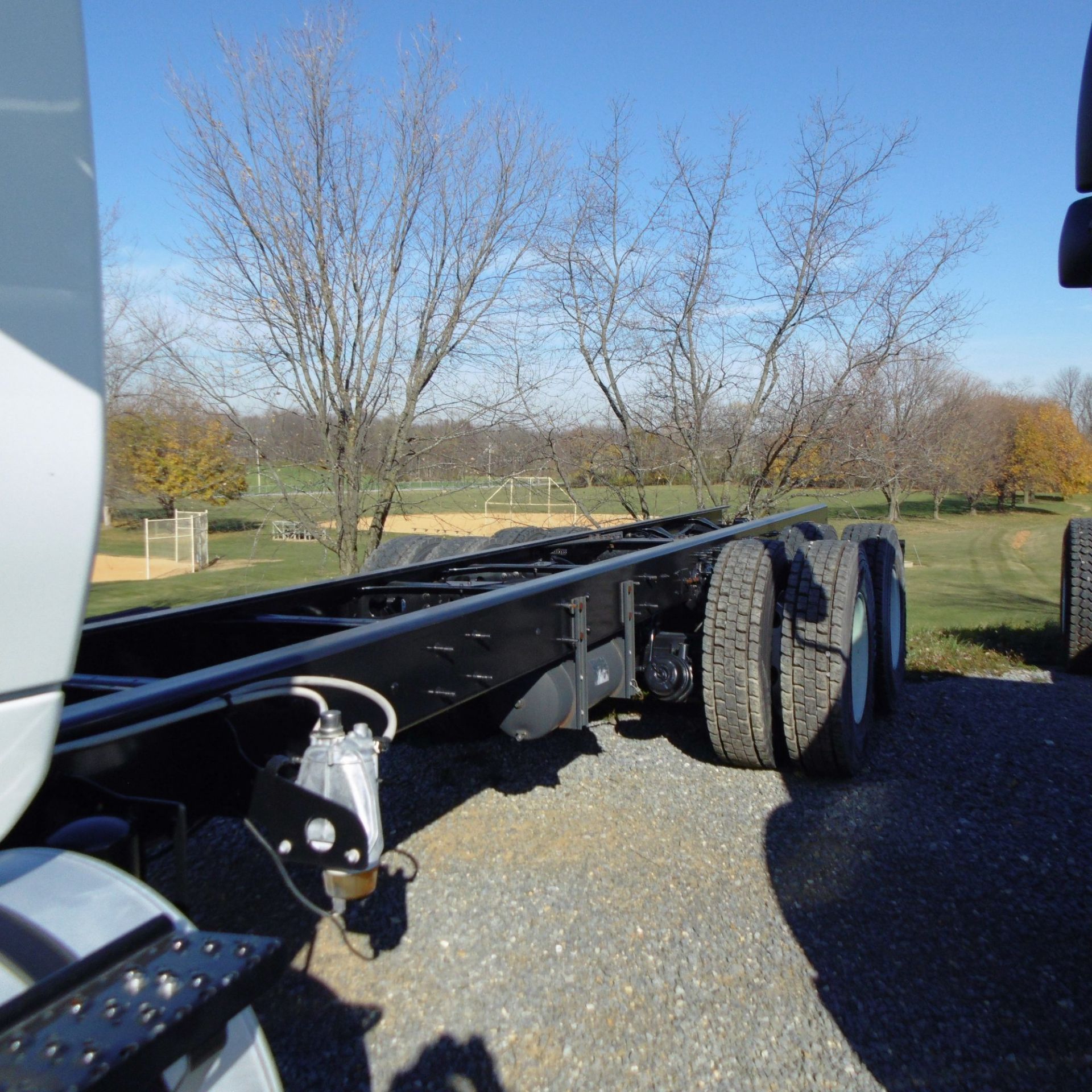 INTERNATIONAL (2014) 7600 SBA 6X4 2010 TANDEM AXLE TRUCK WITH NAVISTAR N13 430HP DIESEL ENGINE, - Image 8 of 11