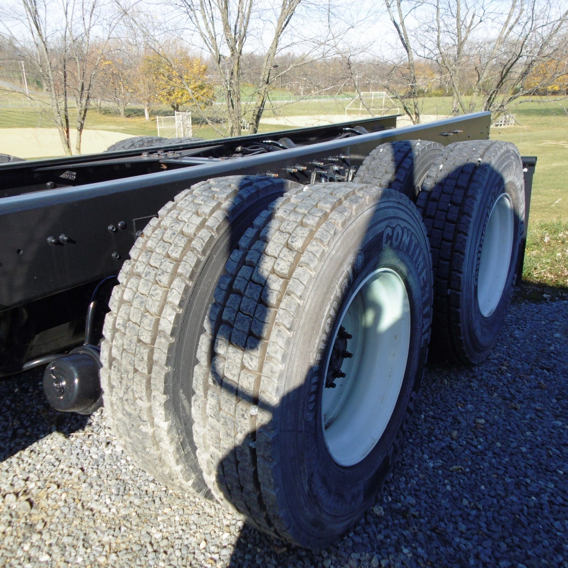 INTERNATIONAL (2014) 7600 SBA 6X4 2010 TANDEM AXLE TRUCK WITH NAVISTAR N13 430HP DIESEL ENGINE, - Image 9 of 11