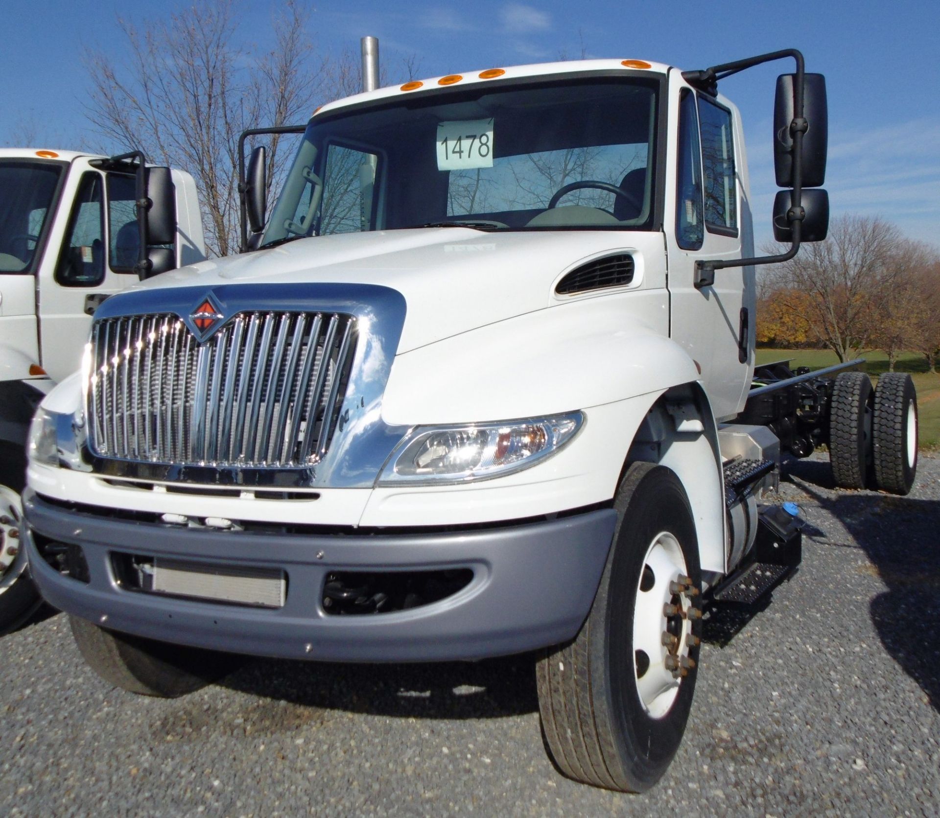 INTERNATIONAL (2015) 4300 SBA 4X2 SINGLE AXLE TRUCK WITH CUMMINS ISB 240 240HP DIESEL ENGINE,