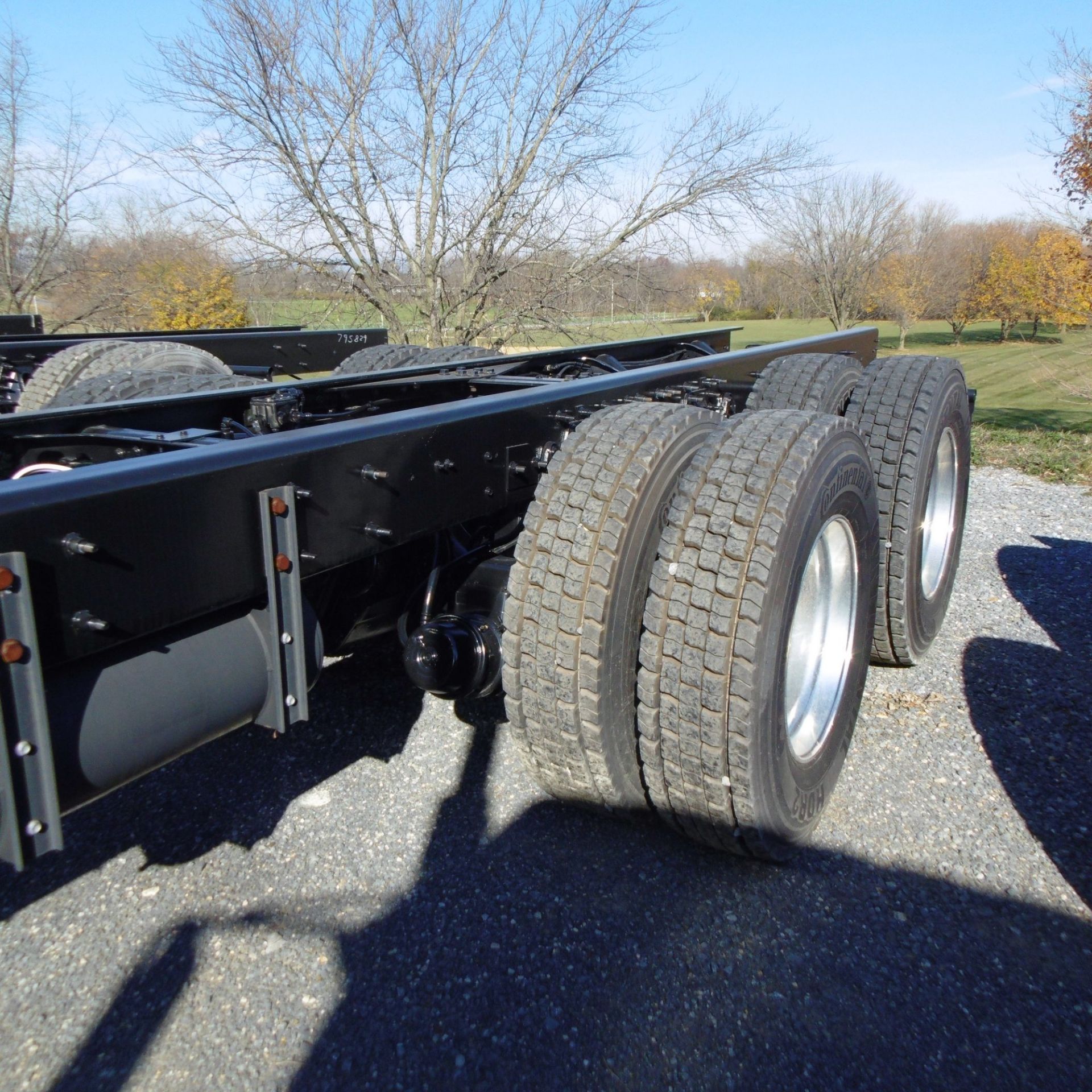 INTERNATIONAL (2015) 7600 SBA 6X4 2010 TANDEM AXLE TRUCK WITH NAVISTAR N13 430HP DIESEL ENGINE, - Image 5 of 10