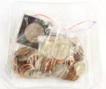 A quantity of 20th century coinage, predominantly English, including commemorative crowns, etc.