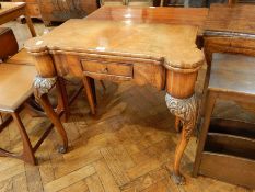 Late 19th/early 20th century Queen Anne style walnut foldover card table of lobed form,