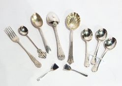 Small collection of silver to include three rattail pattern coffee spoons, dessert spoon, teaspoon,