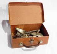 Quantity of small items of silver to include teaspoons, tea knives, etc.