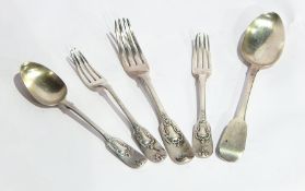 Victorian silver dessert fork and spoon, a further fork, London 1846, Fiddle pattern dinner fork,