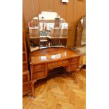 A matching triple mirror back kneehole dressing table, with central frieze drawer,