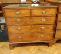 A Georgian mahogany chest of drawers, the reeded edge top with glass plate,