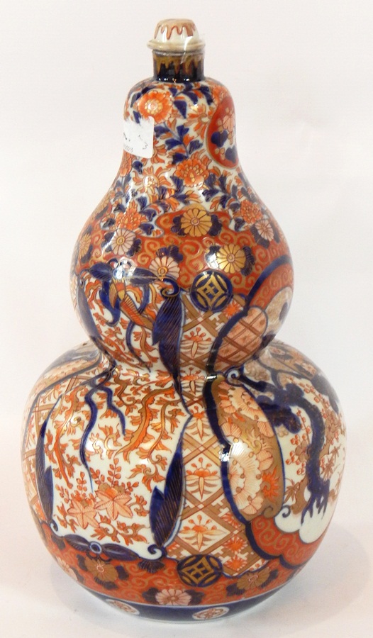 Imari porcelain covered vase,