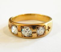 Gold and three-stone diamond ring set three old cut stones,