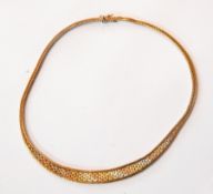 9K three-coloured gold necklace with matt mesh design