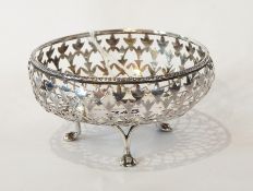 A George V silver bonbon dish with pierced threadwork decoration, raised on pad feet,