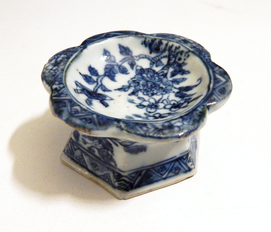 18th century Chinese rectangular blue and white salt trencher,