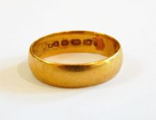 22ct gold wedding band, approx. 3.