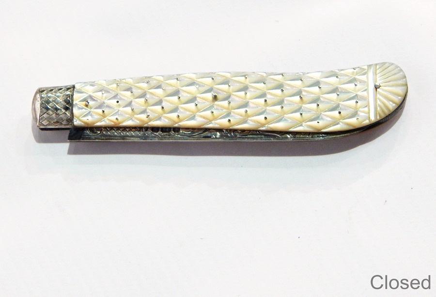 Victorian mother-of-pearl mounted silver fruit knife with lozenge engraved mother-of-pearl handle - Image 3 of 3