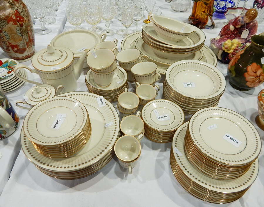 A quantity of Noritake 'Florence' pattern tableware comprising dinner plates, side plates,