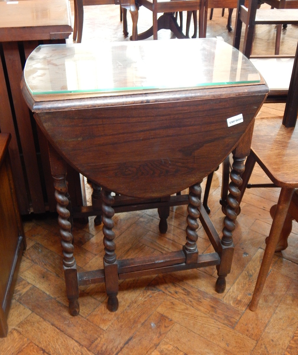 An oak gateleg table with spirally turned supports,