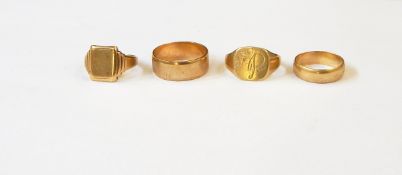 Two 9ct gold wedding bands and two 9ct gold signet rings, approx. 13.