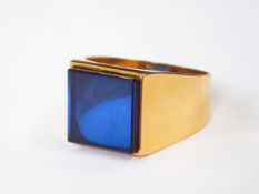 Gent's gold-coloured metal (stamped 18K) and blue stone signet ring set single square blue stone,