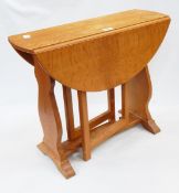 Cotswold school style 20th century small oak gateleg table,