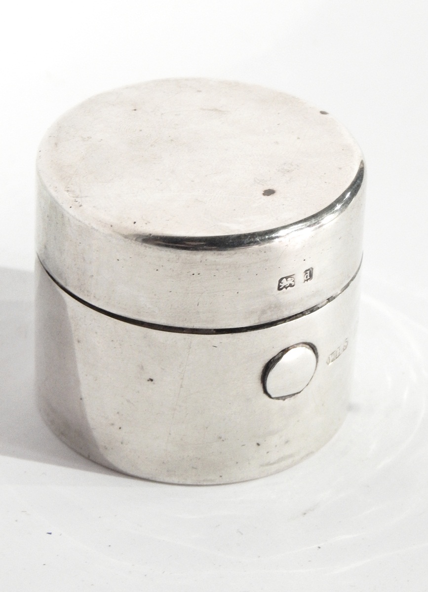 An Edwardian silver travelling inkwell of plain cylindrical form,