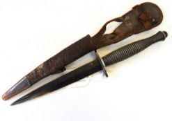WWII Fairbairn-Sykes commando fighting knife with original leather scabbard, blade 17cm,