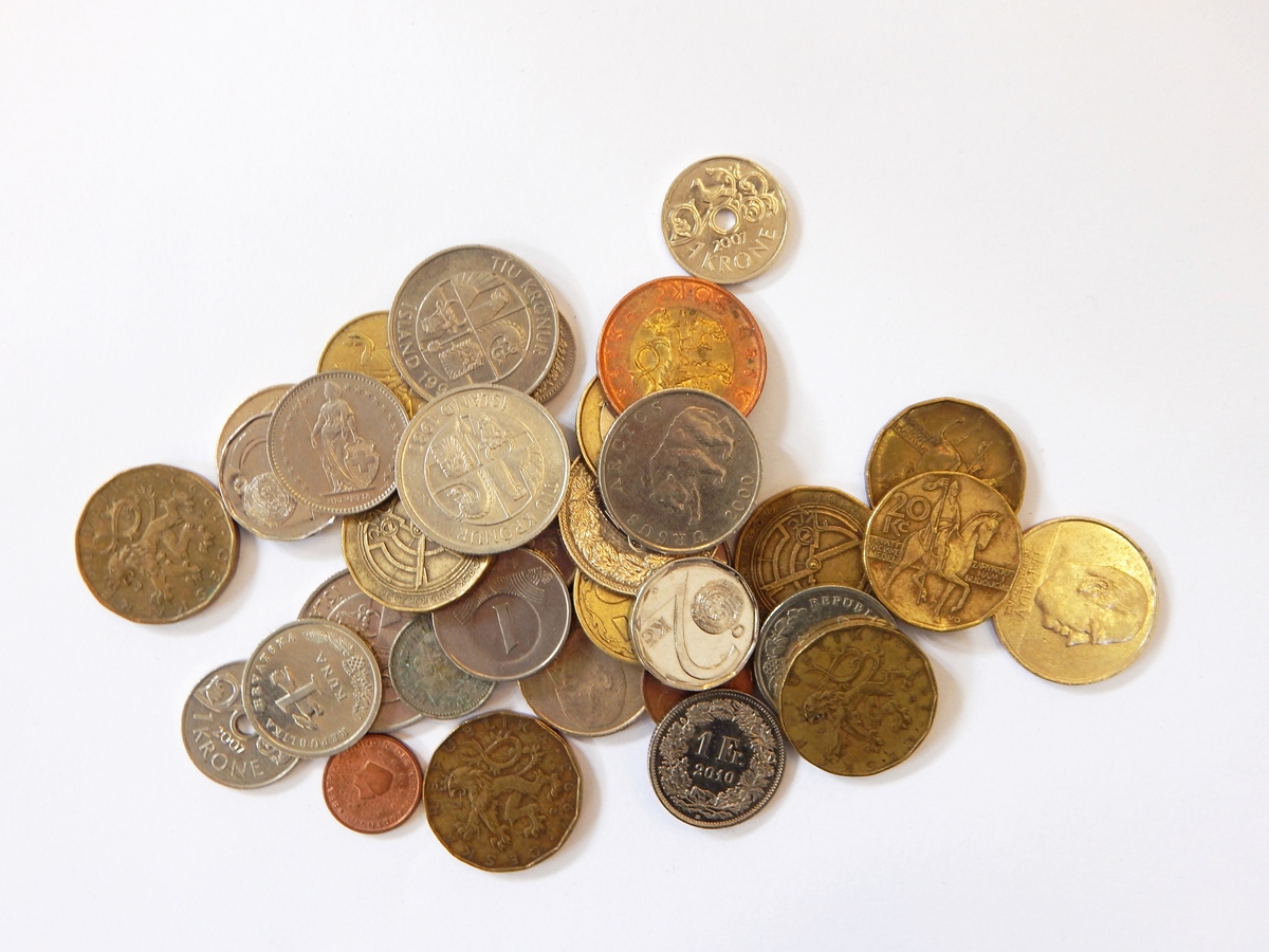 A large quantity of English and foreign coins and notes including a police medal