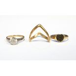 9ct gold wishbone-pattern ring,
