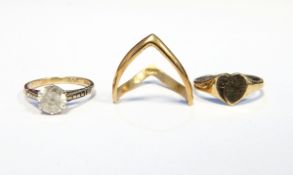 9ct gold wishbone-pattern ring,