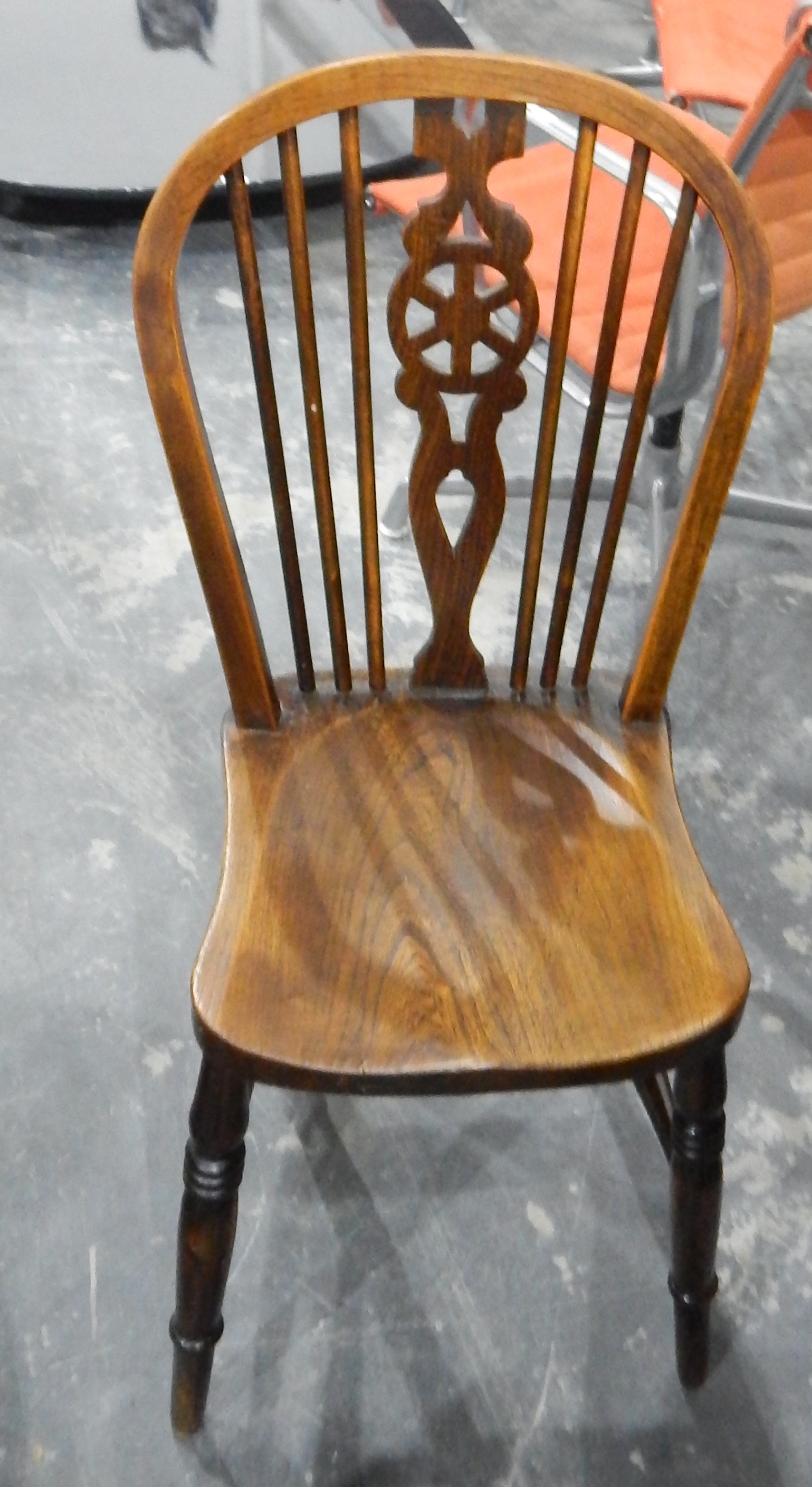 A set of three wheel back elm seated Windsor chairs - Image 2 of 2