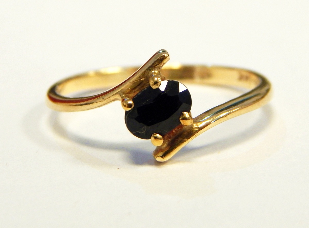 9ct gold and spinel cluster ring and three various rings - Image 3 of 4
