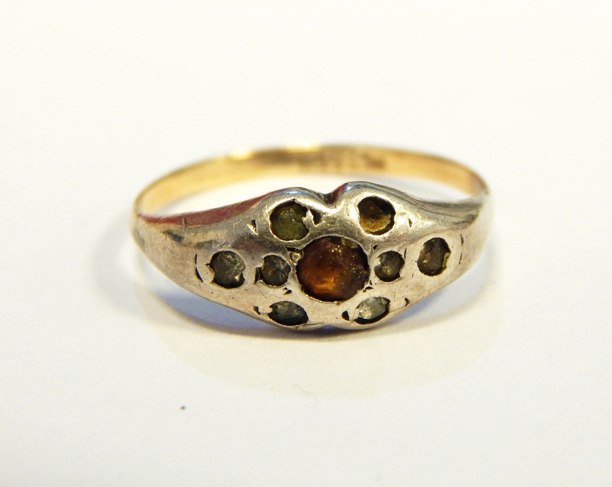 9ct gold and spinel cluster ring and three various rings - Image 4 of 4