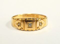 15ct gold ring set with diamond chips,