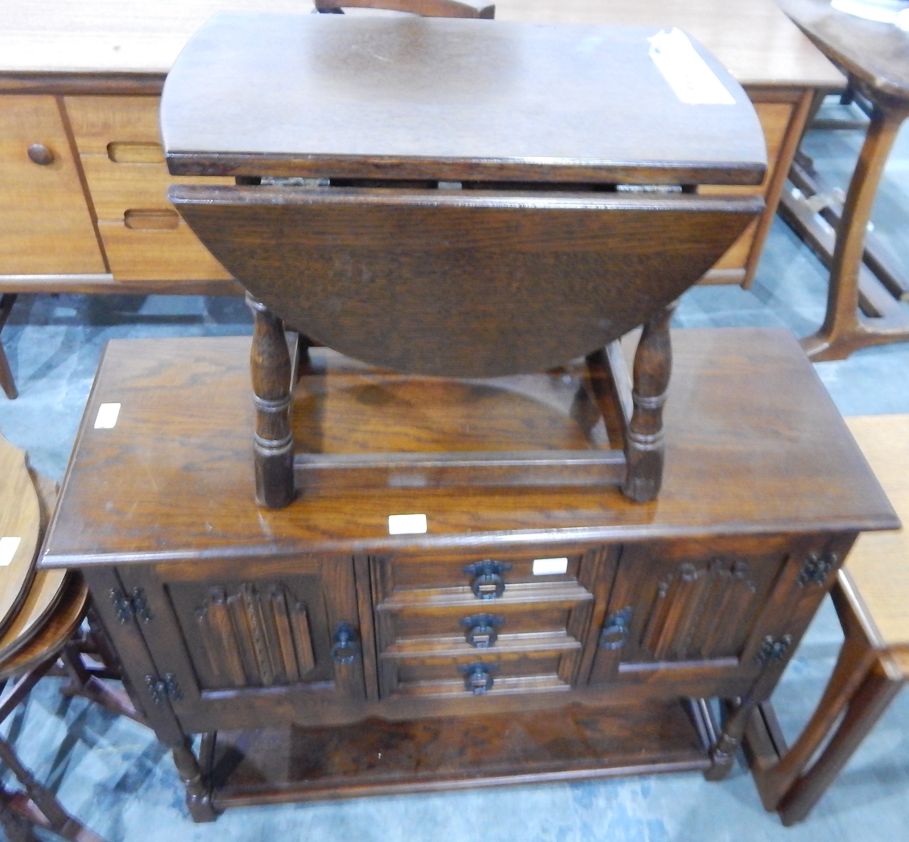 An oak reproduction sideboard, the cupboard doors with linenfold panels, three drawers to centre, - Image 2 of 2