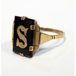 9ct gold and black onyx initial ring "S"