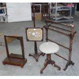 An early Victorian mahogany polescreen,