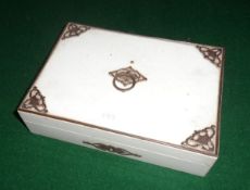 An enamel cribbage set