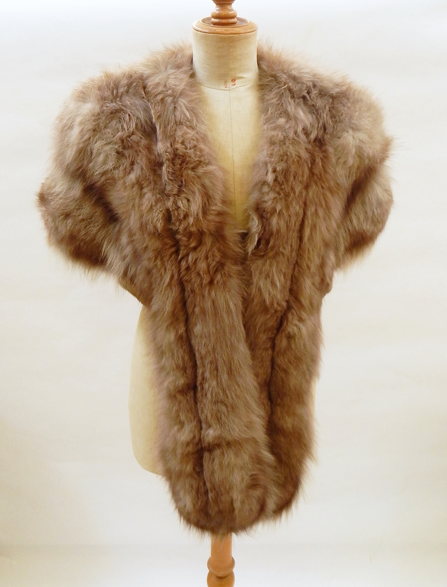 Two fox fur capes, - Image 5 of 5