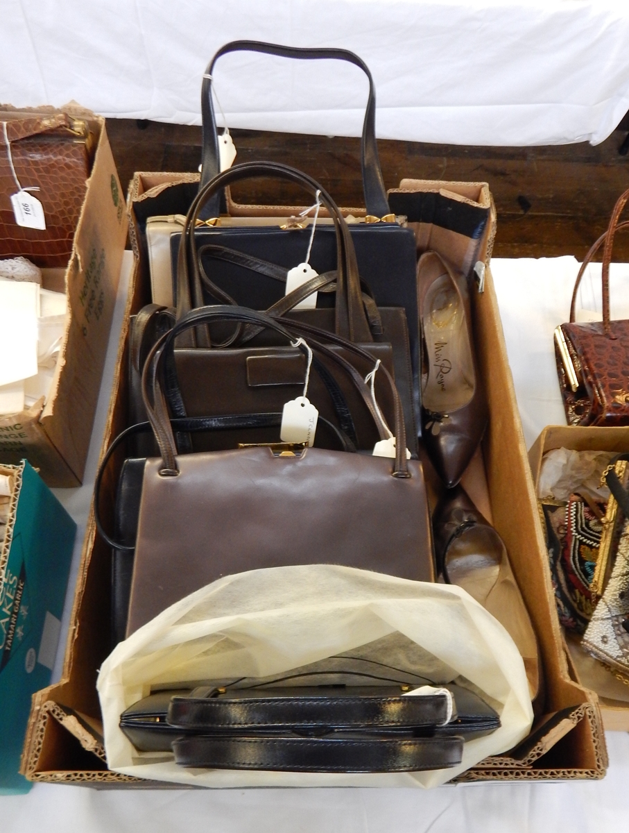 A quantity of leather fixed-frame vintage handbags,