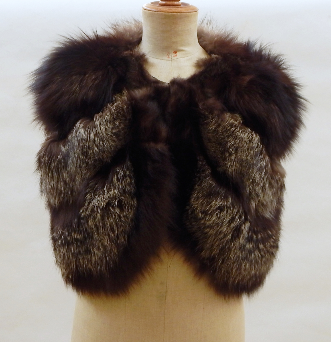 Two fox fur capes, - Image 3 of 5