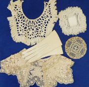Quantity of lace and lace trimmed linen, including collars,