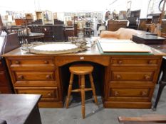 A 20th century oak kneehole dressing table with three drawers to each pedestal, turned knob handles,