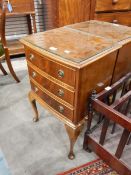 A pair of mahogany veneered three-drawer bedside chests on cabriole supports and with plate glass