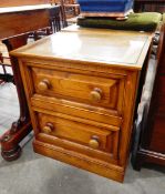 A pair of 20th century oak two drawer bedside cabinets (2)