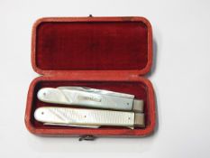 William IV silver folding fruit knife and fork set with reeded mother-of-pearl handles,