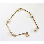 9ct gold bracelet with alternating baton links and cultured pearls