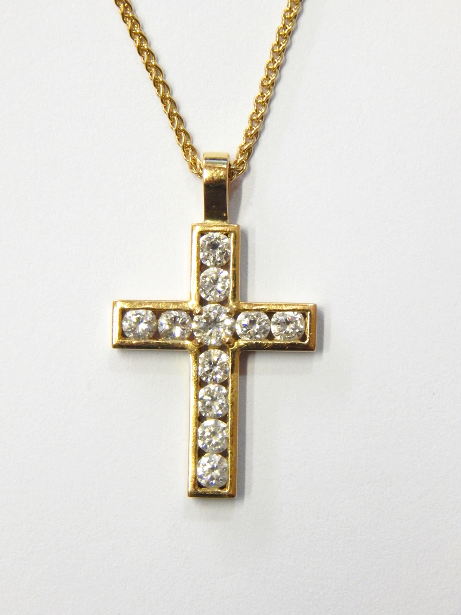 18ct gold and diamond cross pendant, the central diamond approx. 0. - Image 2 of 3